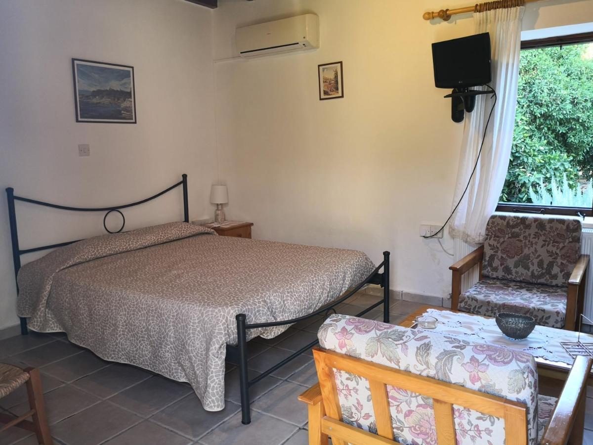 Spanos House Goudhi Bagian luar foto