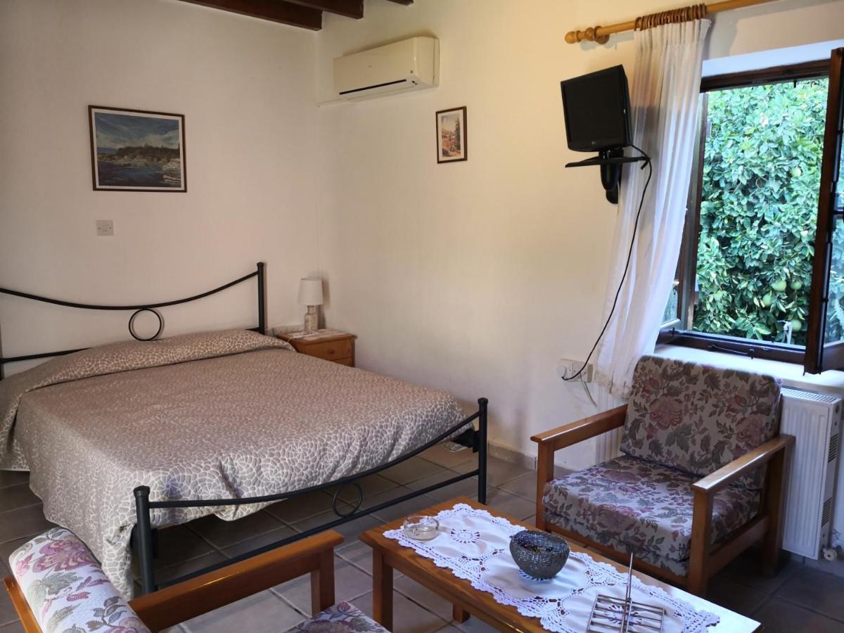 Spanos House Goudhi Bagian luar foto