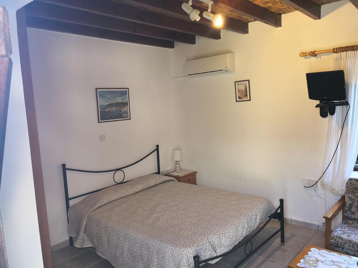 Spanos House Goudhi Bagian luar foto