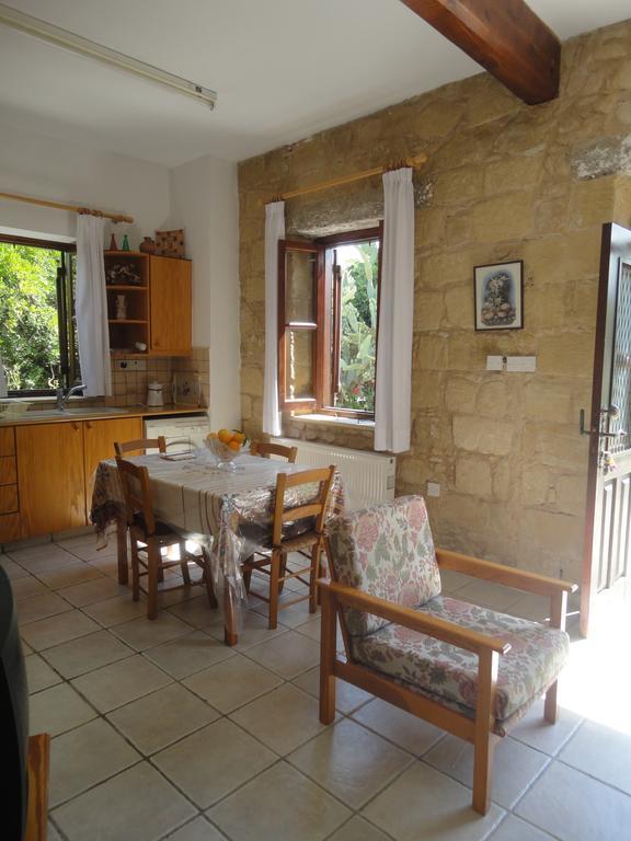 Spanos House Goudhi Ruang foto