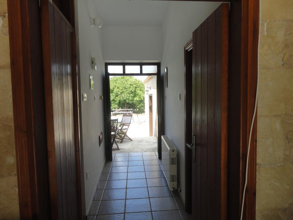 Spanos House Goudhi Ruang foto