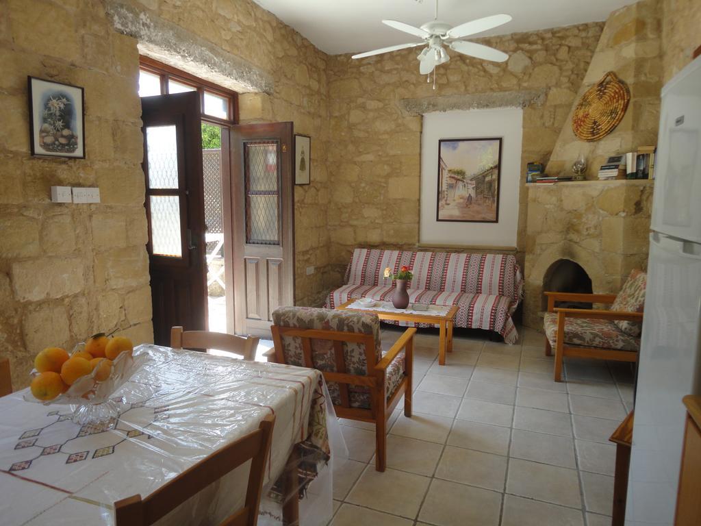 Spanos House Goudhi Ruang foto
