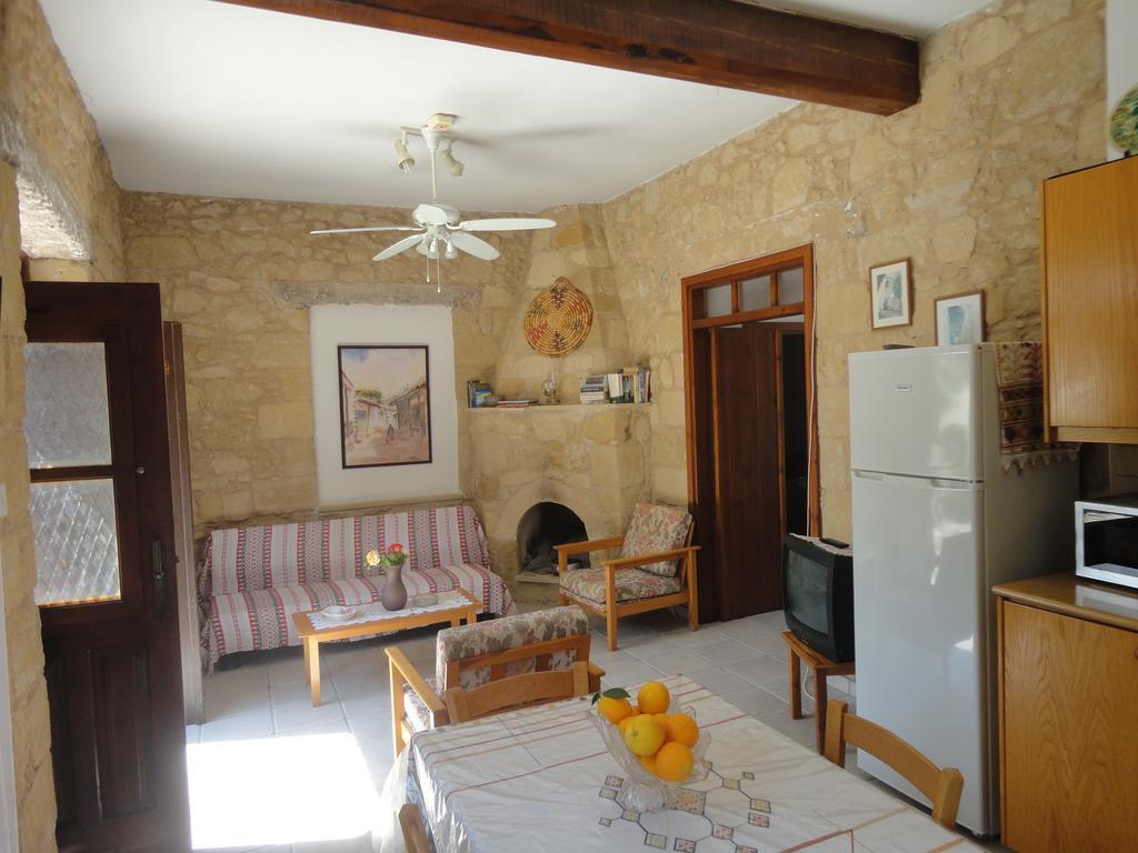 Spanos House Goudhi Ruang foto