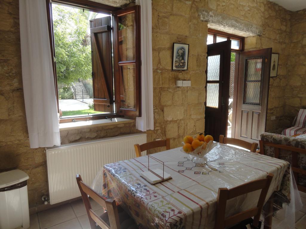 Spanos House Goudhi Ruang foto