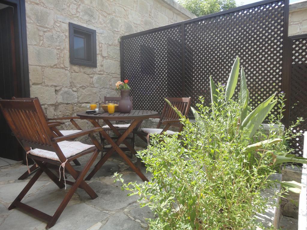 Spanos House Goudhi Bagian luar foto