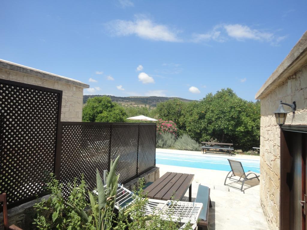 Spanos House Goudhi Bagian luar foto