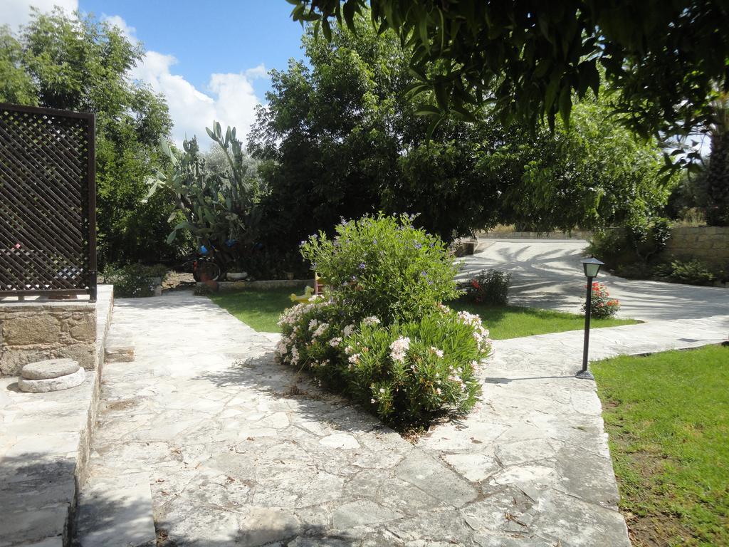 Spanos House Goudhi Bagian luar foto