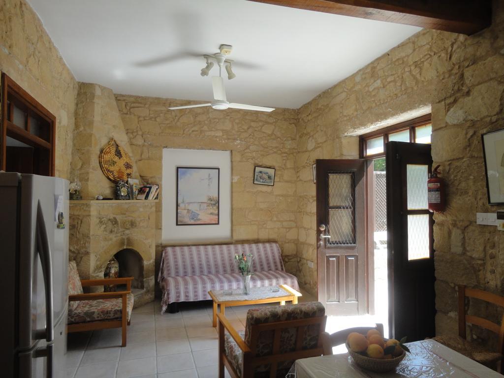 Spanos House Goudhi Bagian luar foto
