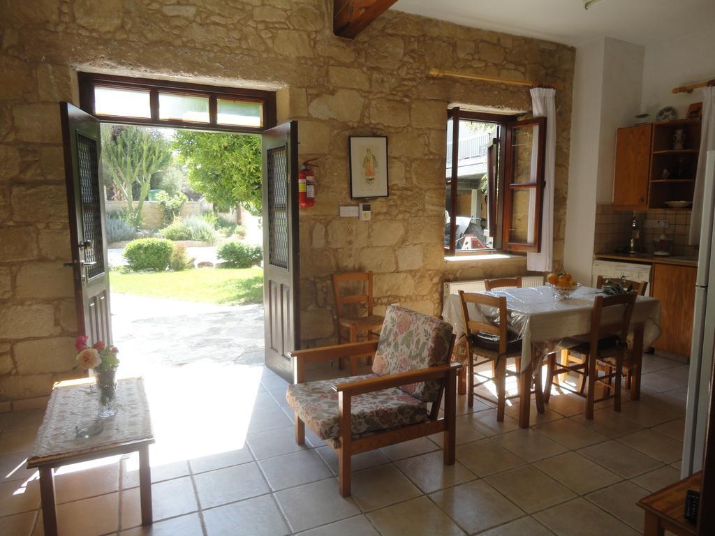 Spanos House Goudhi Ruang foto