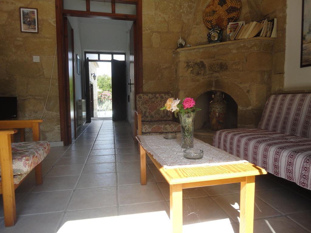 Spanos House Goudhi Ruang foto
