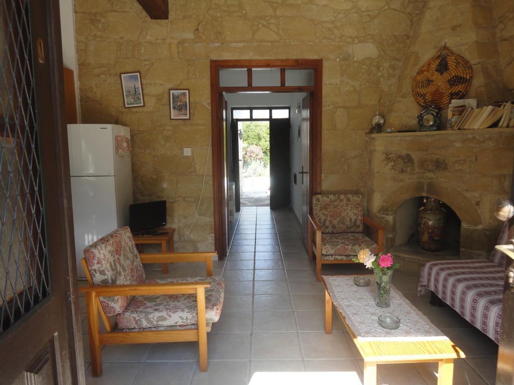 Spanos House Goudhi Ruang foto
