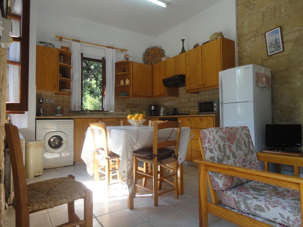 Spanos House Goudhi Ruang foto