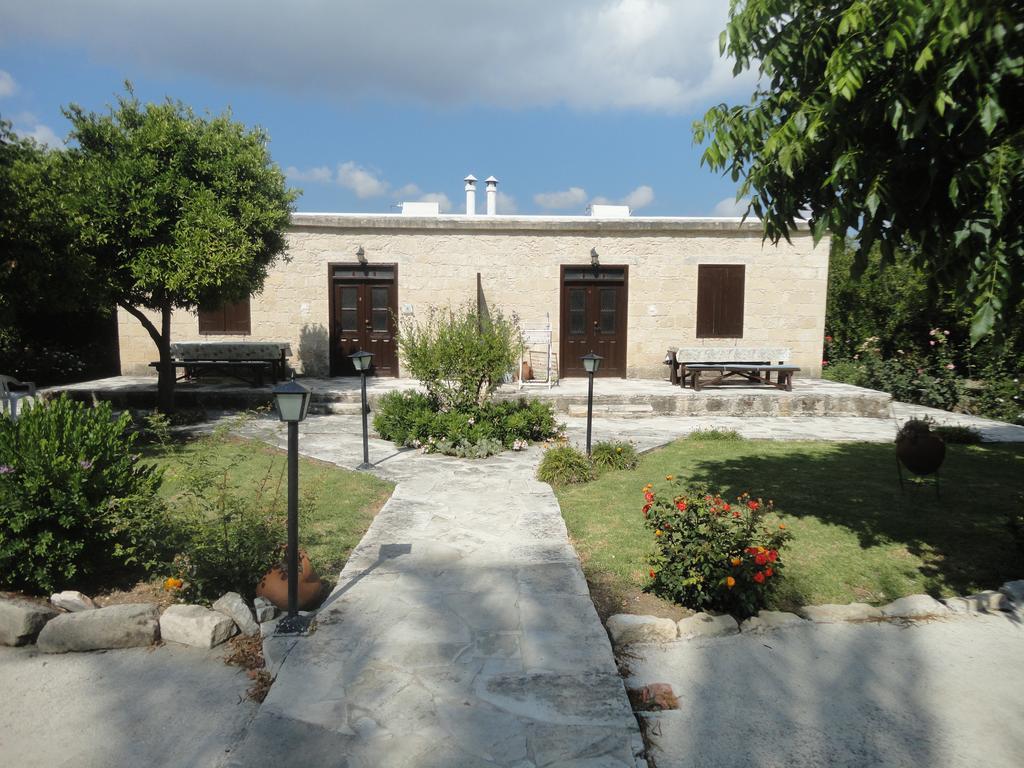 Spanos House Goudhi Bagian luar foto