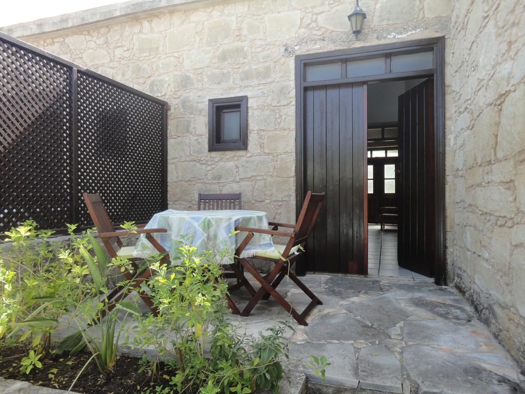 Spanos House Goudhi Bagian luar foto