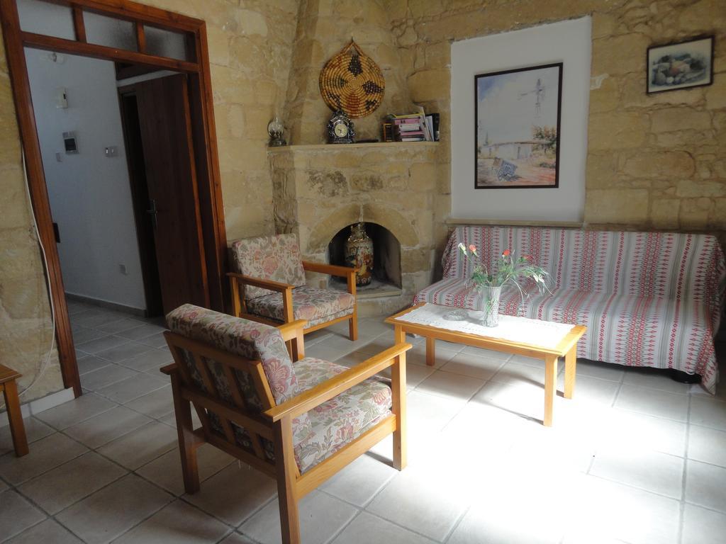 Spanos House Goudhi Ruang foto