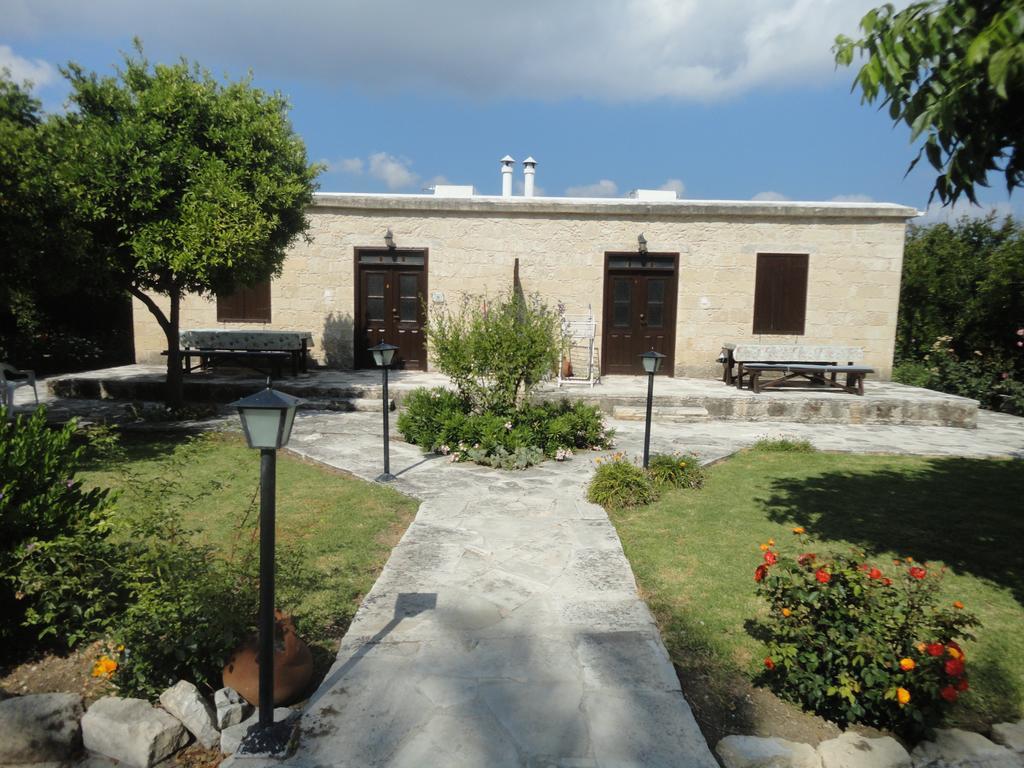 Spanos House Goudhi Bagian luar foto