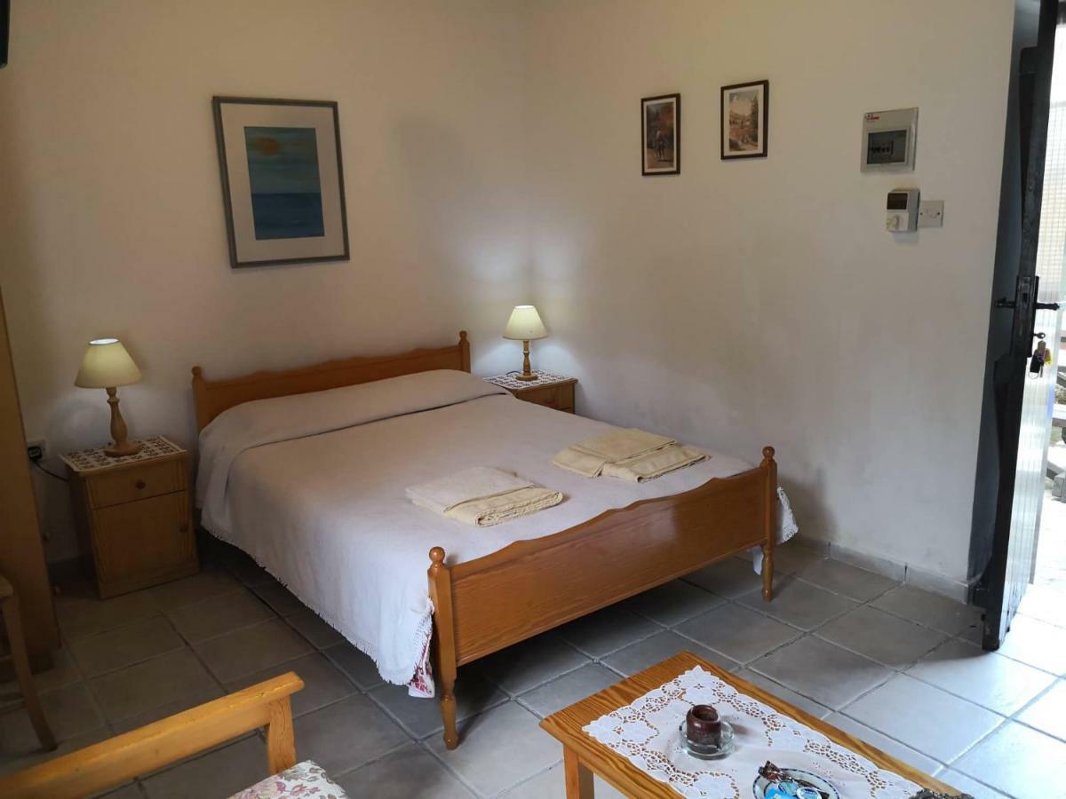 Spanos House Goudhi Bagian luar foto