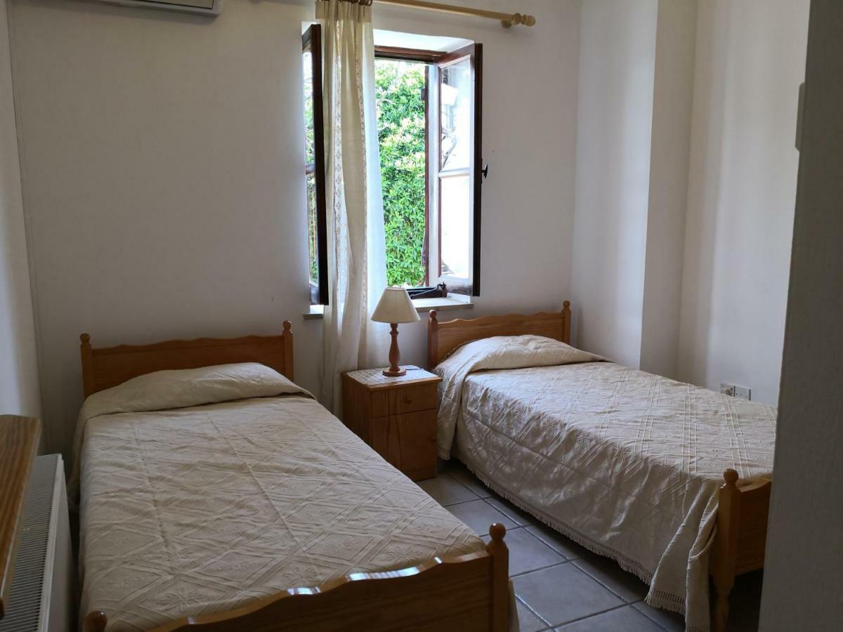 Spanos House Goudhi Bagian luar foto